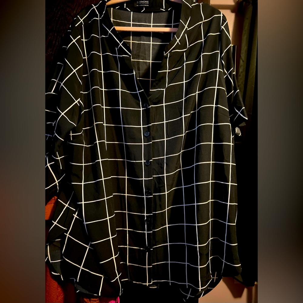 Bloomchic black white top worn once 22/24 cute sleeves